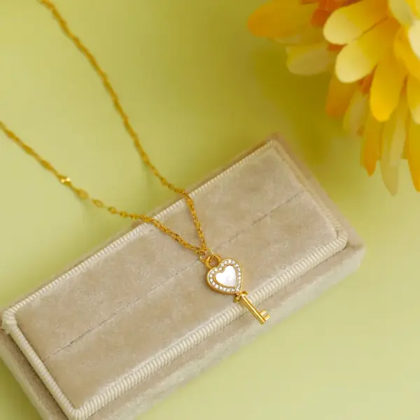 Wholesale 304 Stainless Steel Copper 18K Gold Plated Chain Heart Shape Key White Shell Zircon Pendant Necklace
