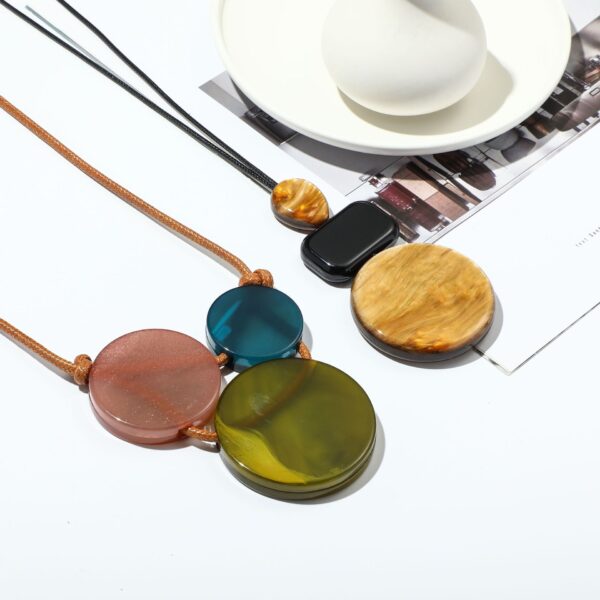 Wholesale Acrylic long sweater chain layered with waxed rope chain necklace