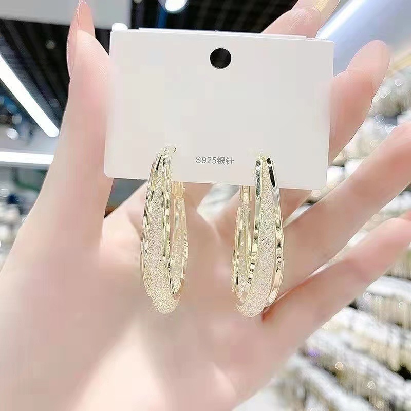 Wholesale Geometric metal mesh crystal circle earrings elegant high sense new niche design light luxury earrings