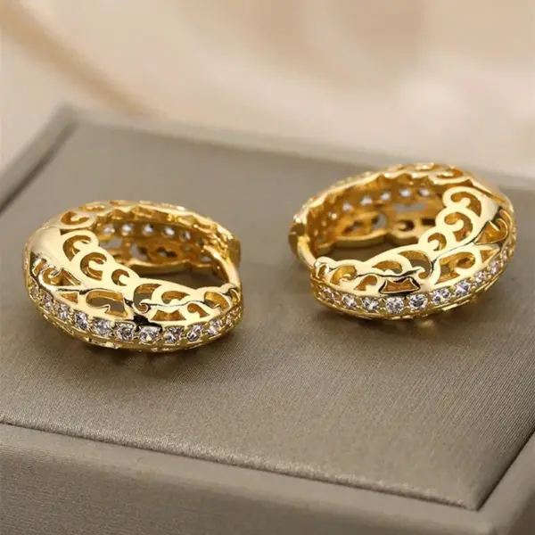 Wholesale Geometric Inlay Earrings For Women In Copper With KC Golden Plated Water Plating And Zircon Inlay