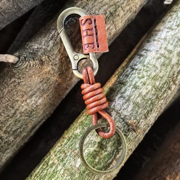 oly-1a0c621076b40e20e9f5ec01ff5c6b71 Wholesale Punk Vintage Leather Keychain High-grade Genuine Leather Bag Hanging Old Multi-function Cowhide Woven Mountain Hanging Buckle