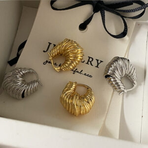 oly-1a34fcf578ef85f15f6b3cc614228594 Wholesale Brass 18K real gold plating line U-shaped horn ear buckle niche design fashion star with European and American earrings