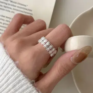 Wholesale Electroplated Flowers Ring For Women In Silver Plated Brass Featuring Elegant Floral Design