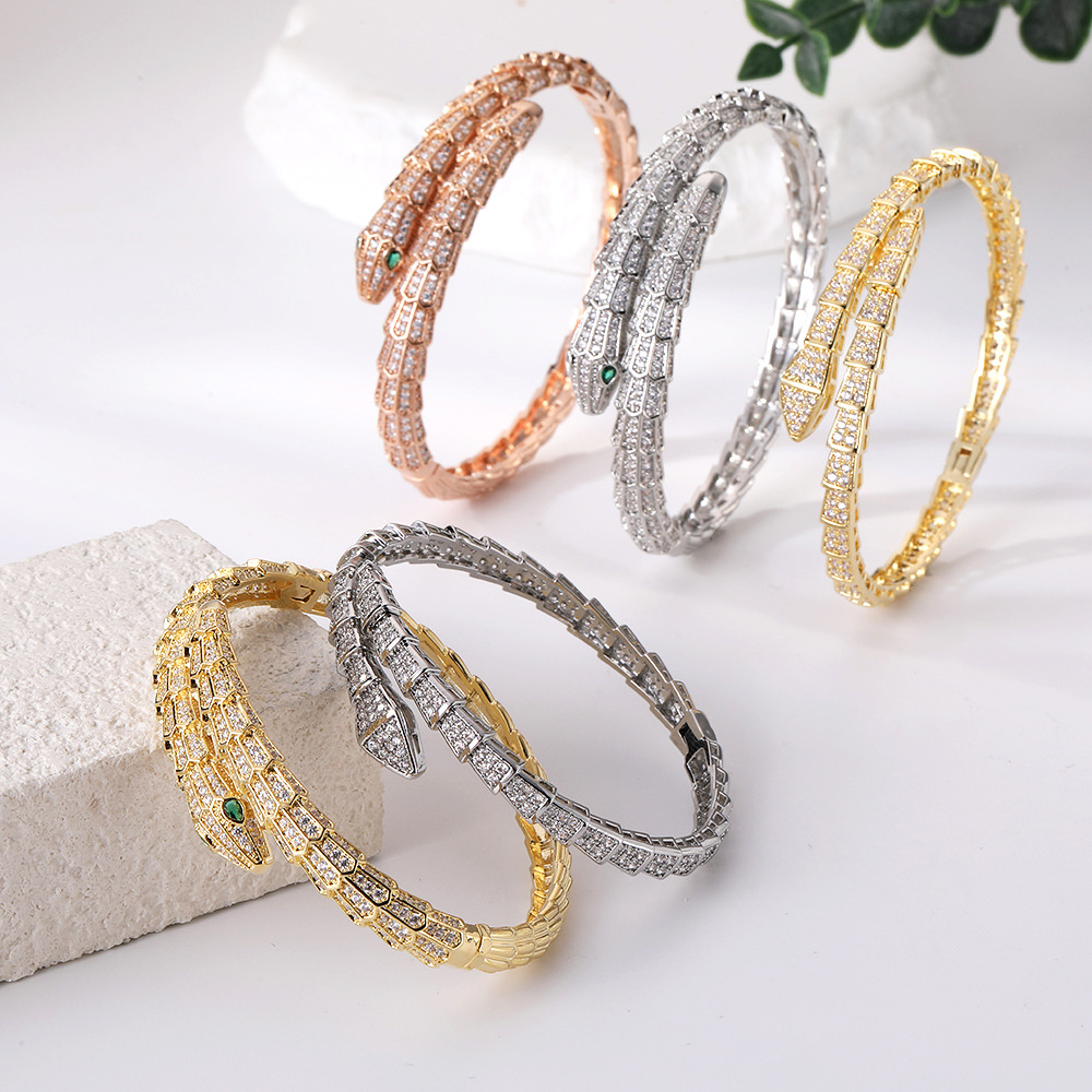 Wholesale Domineering simulation snake scale snake bracelet European and American personality green eye snake bracelet retro fashion cross-border punk
