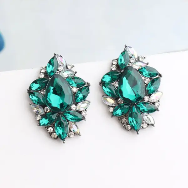 oly-1a9a1c950461781477a6dc5538791aaa Wholesale Asymmetrical Irregular Stud Earrings For Women With May Birthstone Emerald In Golden Plated Zinc Alloy And Acrylic Inlay