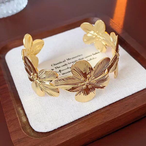 oly-1ad17cee785db1bf3f3ba0789ea2c675 Wholesale Bracelets, Fashionable Exaggerated Flowers and Leaves, Wide Version, Hammered Pleats, Personalized Bracelets, Metal Bracelets