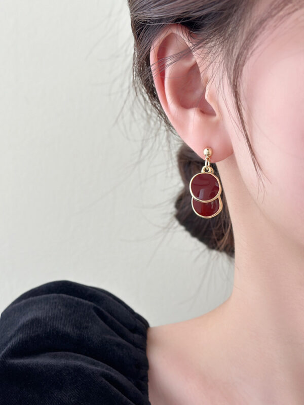 Wholesale Niche elegant light luxury high-grade red earrings for women autumn and winter popular earrings earrings show face small