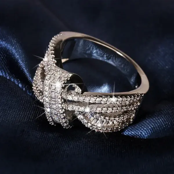 Wholesale Huajie Hollow Ribbon Sweet Gift Small Size Popular Design Personality Ring Women Luxury Ring Geometric Pattern Carved Copper Ring