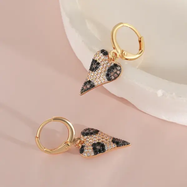 Wholesale 1 Pair Vintage Style Luxurious Commute Heart Shape Copper Drop Earrings