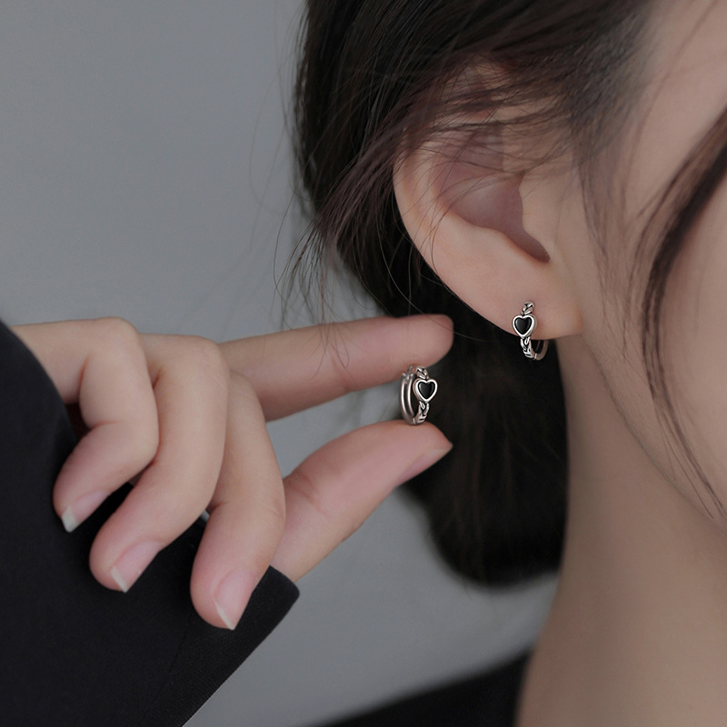 Wholesale 925 Silver Needle Black Love Ear Ring Women 2022 New Fashion Niche Design Earrings Summer Earrings