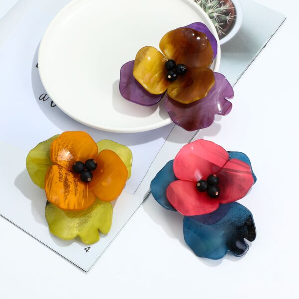 Wholesale Acrylic handmade flower brooch, crystal corsage, women's brooch, pearl jewelry