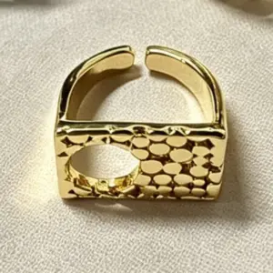 Opening / Gold