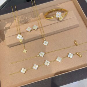 Wholesale Copper vintage four-leaf clover white shell tassel necklace, five-flower bracelet, earrings