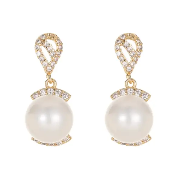 Wholesale Irregular Earrings For Women Made Of Copper With Freshwater Pearl Inlay Featuring Electroplated Finish And 925 Sterling Silver Ear Pins