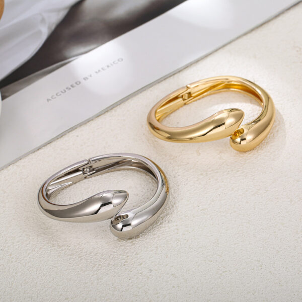 Wholesale Bracelet Golden Face Retro Bracelet Children's Spirit Snake Light Luxury Niche High-end Delicate Bracelet