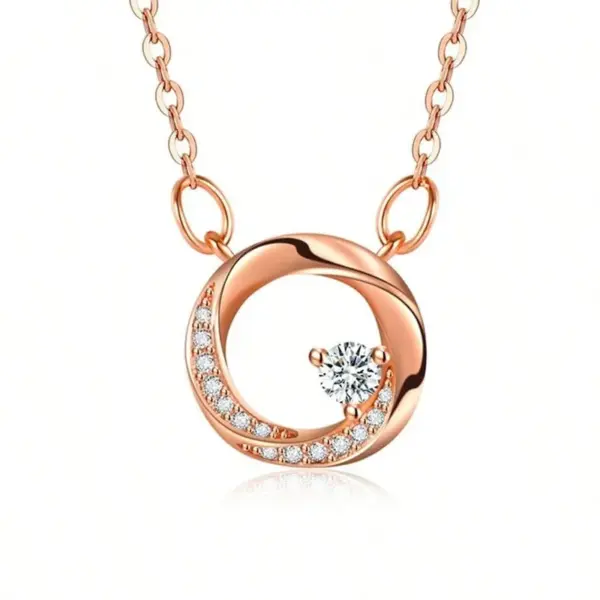 Wholesale Round Pendant Necklace For Women With Rhinestones In Copper Electroplated Finish, Featuring A Cable Chain