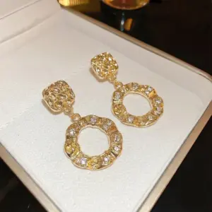 Wholesale Gold Rhombus Drop Earrings For Women In Zinc Alloy
