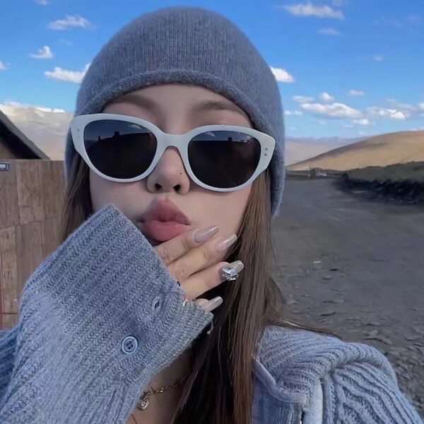 Wholesale Retro Sexy Cat-Eye Sunglasses for Women Gm White Frame High-End Glasses for Men Internet Celebrity Face-Showing Small Sunglasses