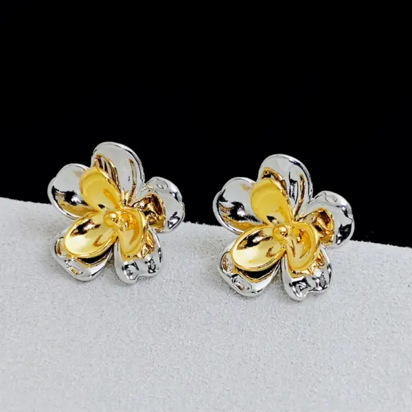 Wholesale Bohemia Style Floral Ear Cuff Women S925 Silver Needle Fashion Contrast Color Simple Design Earring Bohemian Print Copper Material