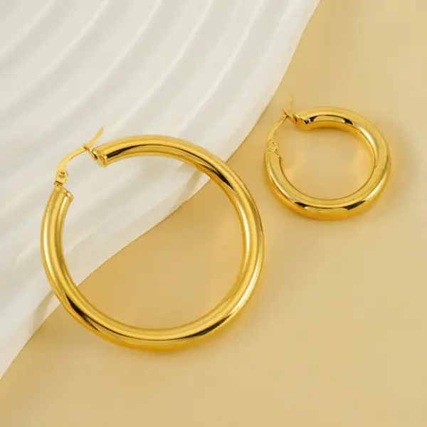 Wholesale Ion Plating (IP) 18K Gold Plated Circle 304 Stainless Steel Simple Style Commute Waterproof Non Tarnish Earrings