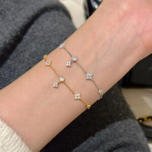 Four-leaf clover zircon bracelet [white gold]
