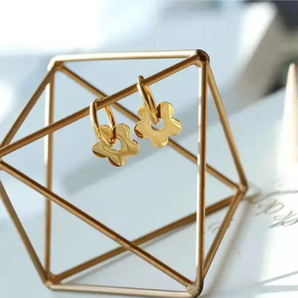 Wholesale PVD Coated Real Gold Plated Flower Titanium Steel Retro Waterproof Non Tarnish Earrings