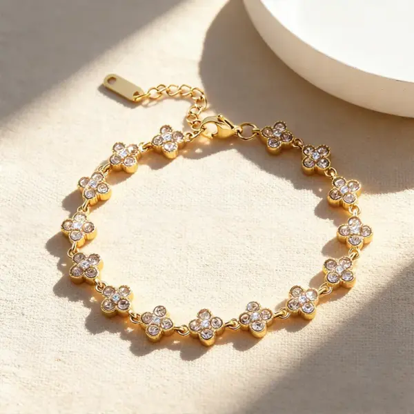 Wholesale Luxurious Four Leaf Clover Bracelet In Golden Electroplated 304 Stainless Steel With Zircon Inlay For Unisex