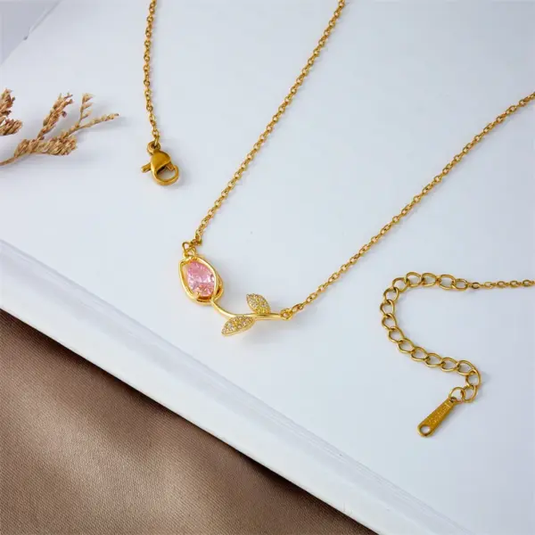 Wholesale Lady Tulip Stainless Steel Copper Plating Inlay Zircon 18k Gold Plated Necklace