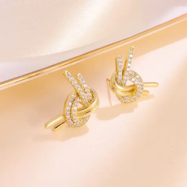 Wholesale Geometric Electroplated Copper Earrings For Women With Zircon Inlay And Water Plating Finish