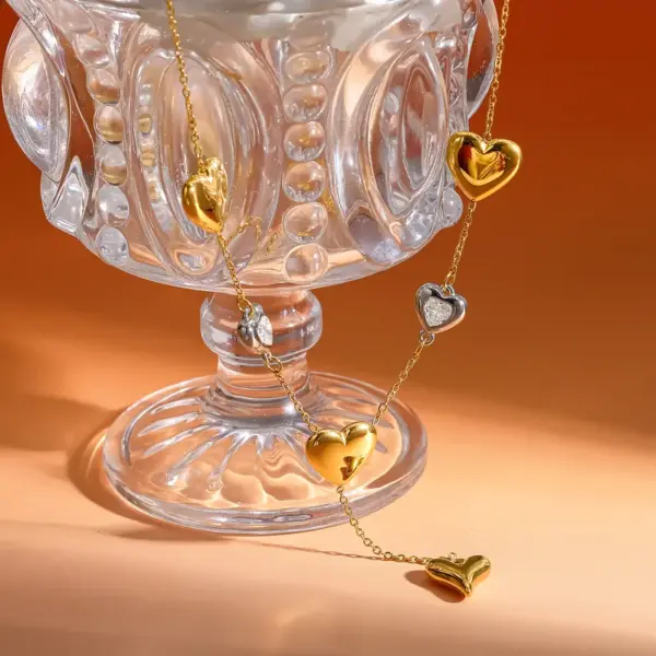 Wholesale Heart Shape Necklace For Women With Claw Setting, 18K Real Gold Plated 304 Stainless Steel, PVD Coated, Featuring Zircon On Cable Chain