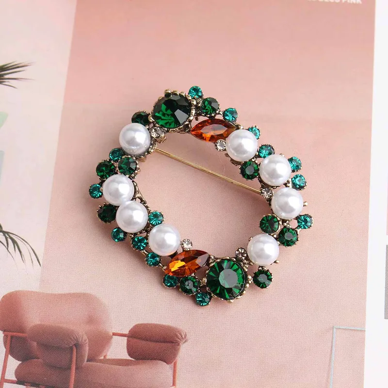 Wholesale Asymmetrical Zinc Alloy Pin Garland With Artificial Pearl Inlay, Perfect For Independence Day
