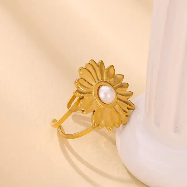 Wholesale Vintage Pearl Sunflower Ring French Style Stainless Steel Titanium Steel 18K Gold Plated Jewelry Accessories For Women