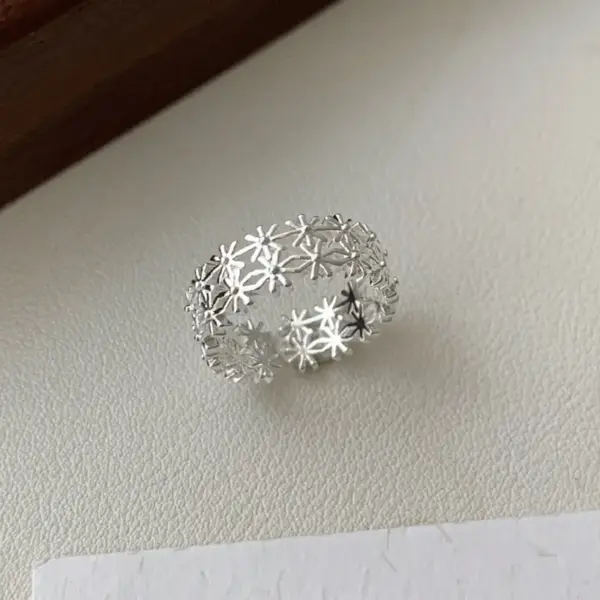 Wholesale Electroplated Flowers Ring For Women In Silver Plated Brass Featuring Elegant Floral Design
