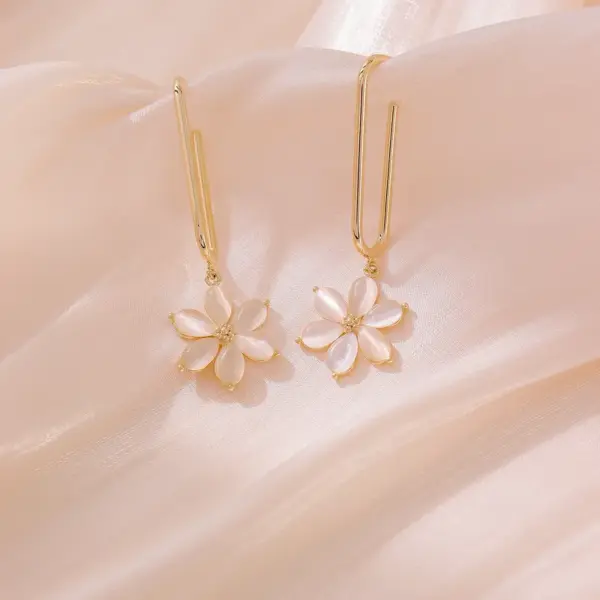 Wholesale 1 Pair Romantic Classic Style Flower Copper Drop Earrings