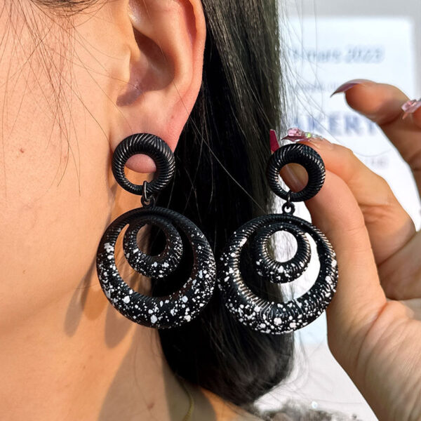Wholesale Color Geometric Circle Earrings Women Alloy Spray Paint Exaggerated Earrings Fashion Creative Spot Earrings