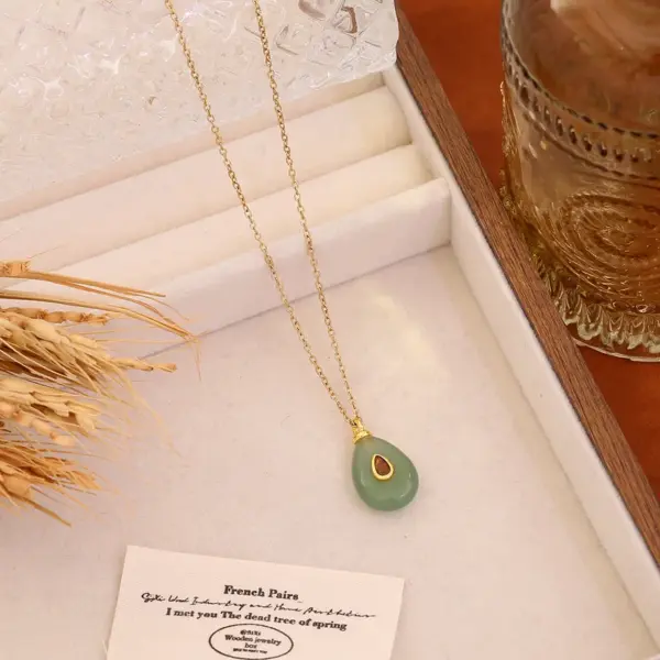 Wholesale Bohemian Water Droplets Pendant Necklace For Women With Gold Stone Texture And Rhinestone Inlay On Cable Chain