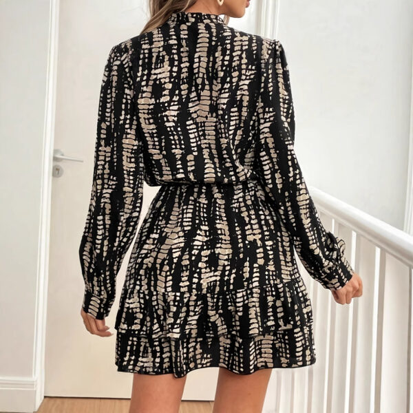 Wholesale Spring and Autumn Joker Fashion Wave Point V Neck dress Ladies A Skirt