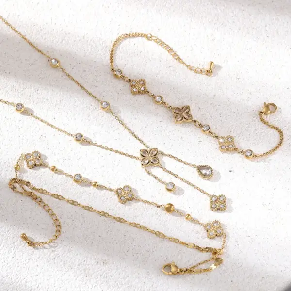 Wholesale Asymmetrical Flowers Jewelry Set For Women With 18K Real Gold Plated 304 Stainless Steel And PVD Coated Cable Chain
