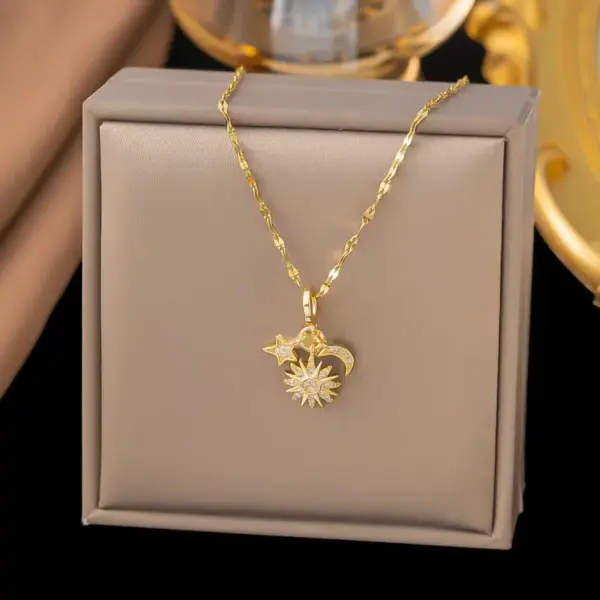 Wholesale Sun Pattern Inlay Pendant Necklace For Women With 18K Gold Plated Copper And Artificial Rhinestones, Lip Chain