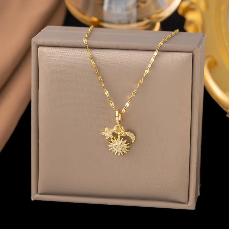 Wholesale Sun Pattern Inlay Pendant Necklace For Women With 18K Gold Plated Copper And Artificial Rhinestones, Lip Chain
