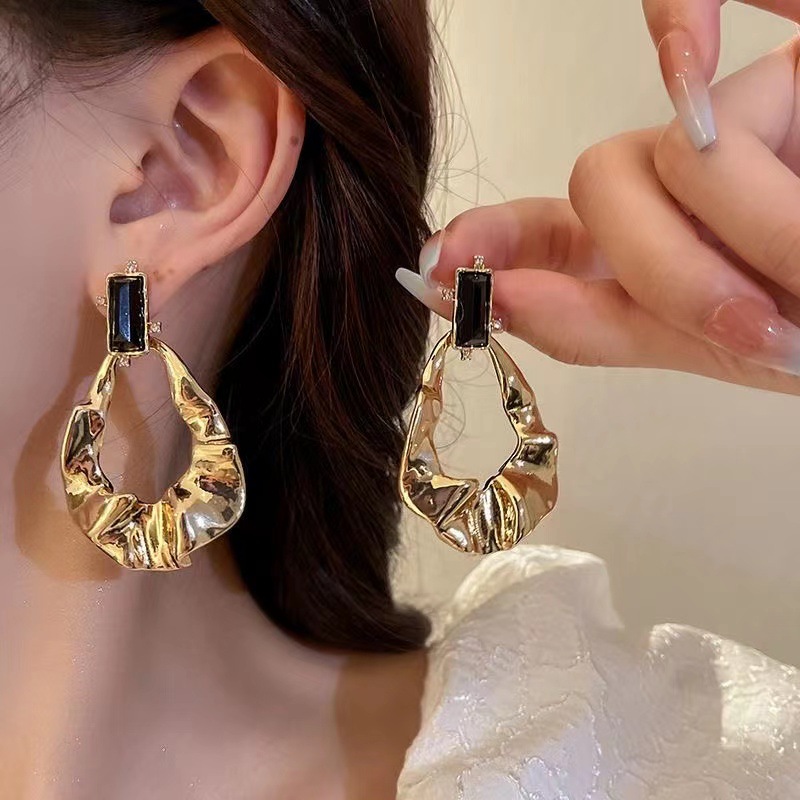 Wholesale French Diamond Irregular Metal Pleated Earrings European and American Exaggerated Design Geometric Earrings Fashion Elegant Earrings