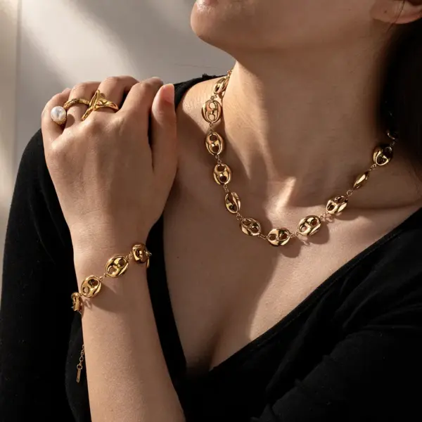 Wholesale Asymmetrical Oval Jewelry Set For Women With 18K Real Gold Plated 304 Stainless Steel And PVD Coated Cuban Link Chain