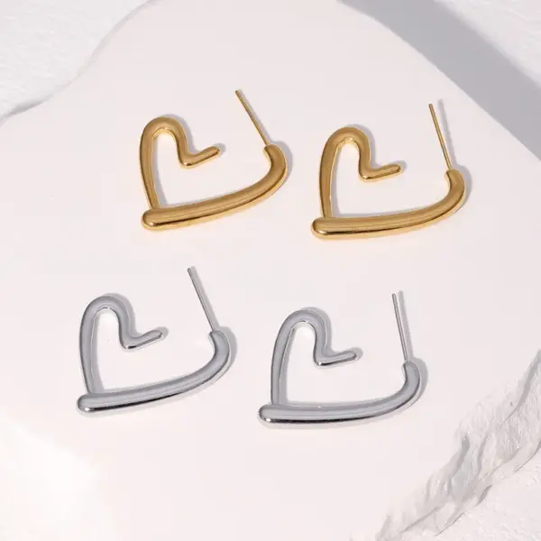 Wholesale PVD Coated Real Gold Plated 18K Gold Heart Shape 304 Stainless Steel Casual Sweet Simple Style Waterproof Non Tarnish Ear Studs