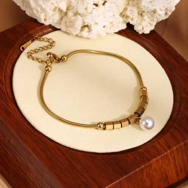 Wholesale Three-dimensional Geometric Bracelets For Women In 304 Stainless Steel With 18K Real Gold Plated PVD Coated Twisted Rope Chain