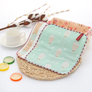 Small green fish / 25*25 square towel