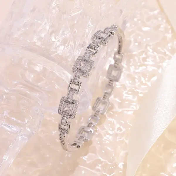Wholesale Geometric Electroplated Copper Bangle For Women With Zircon Inlay And Water Plating Gold Process