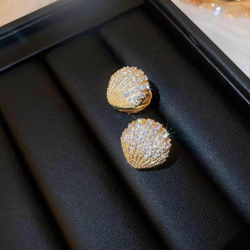 Wholesale South Korea Dongdaemun light luxury diamond-embedded shell ear buckle high-grade elegant white collar exquisite goddess jewelry Valentine's