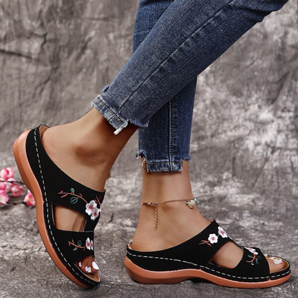 Wholesale women’s summer women’s wedge heel large size platform sandals slippers