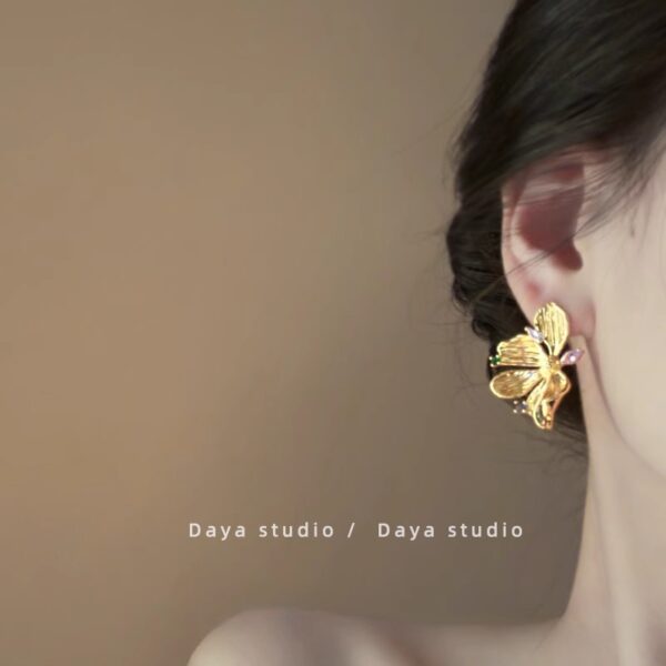 oly-26e1d0662da559983a213bf51ccd0c79 Wholesale Immersive Night Super Fairy French Retro Color Zircon Metal Flower Earrings Light Luxury High-end Niche Temperament