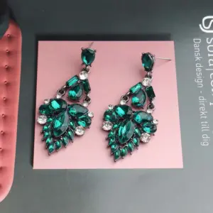 Dark / Green